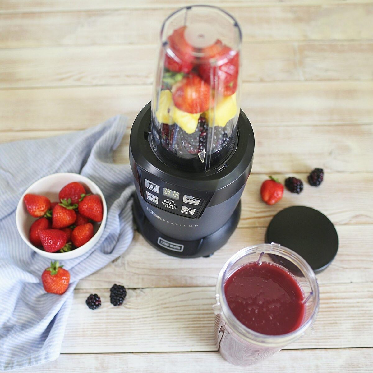 Elite Gourmet Hi-Q Nutri Smart Blender with Two Blending Cups